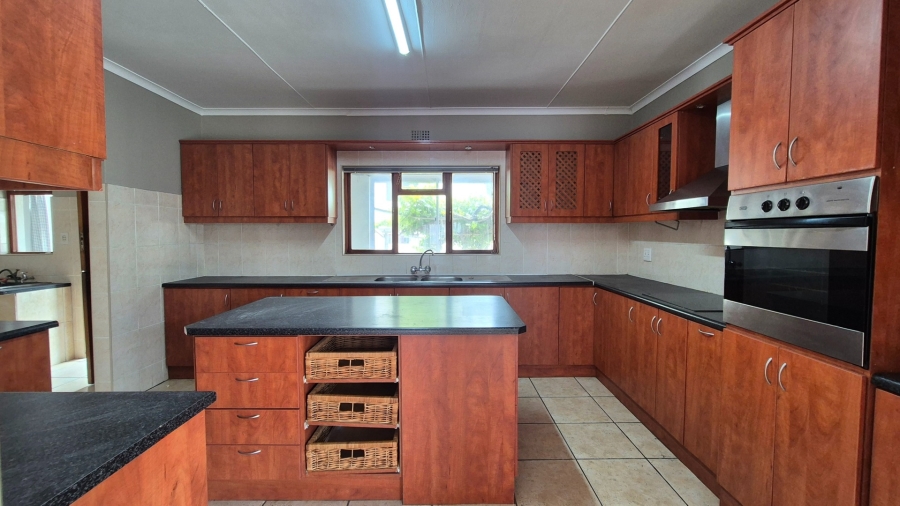 5 Bedroom Property for Sale in Country Club Western Cape